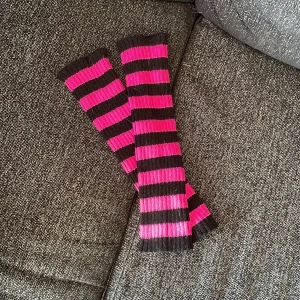 benvärmare  - Oanvända benvärmare! Väldigt scene och super fina🥹