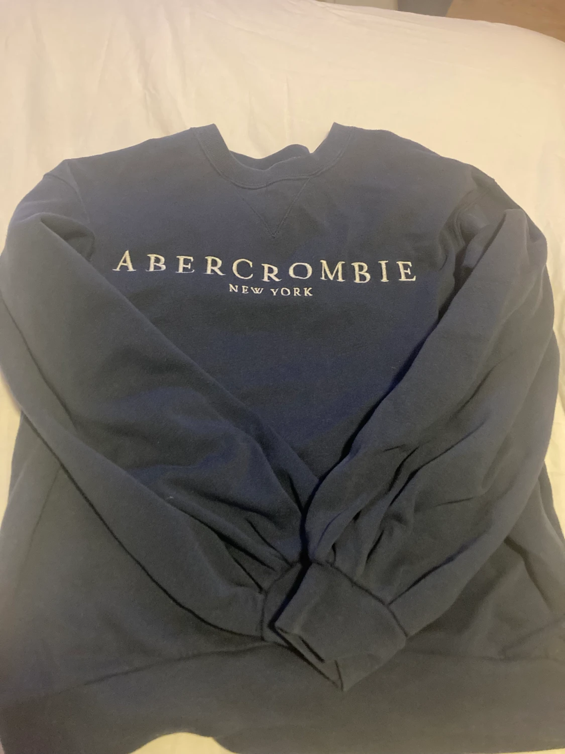 marinblå abercrombie tröja
