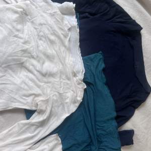 BLÅ GRÖN SÅLD!!! ENDAST  VIT KVAR. 3 intimissimi tröjor i fint skick.   260 för den ”vita”