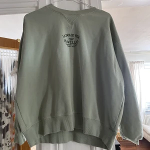 Sweatshirt - Några gånger anvandat sweatshirt