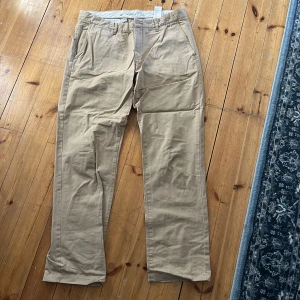 Bagy bescha chinos - Chinos något bagy men mer straight leg. Snygga till våren. 