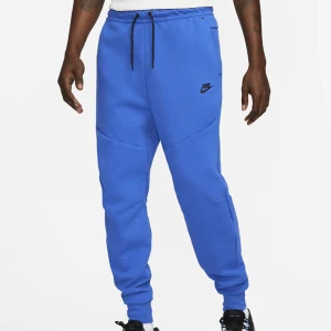 Nike tech flecce byxor royal blue M - Nike tech flecce byxor storlek M i nyskcik säljer pga att har int kvar Hoodien kan tänka mig gå ner i pris vid snabb affär 