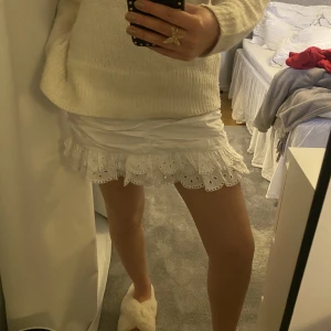 Kjol - Superfin kjol från zara! Aldrig använd och prislapp kvar☺️