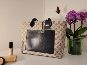 Väska dkny - Väska DKNY, lite skadad