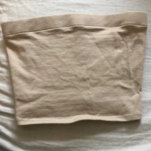 Tubtopp - Från hm nyskick aldrig ens provad lapp kvar. Stretchigt tyg.