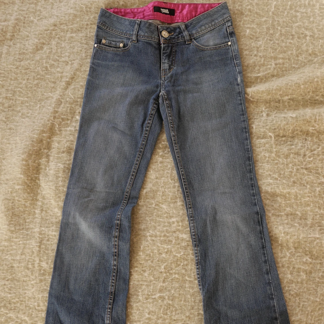 Lågmidjade jeans med rhinestones  - 91