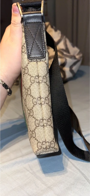 Gucci supreme bag  - Bra sick Inge använd så mycket sälssynt säljs  nt längre  ÄKTA!!