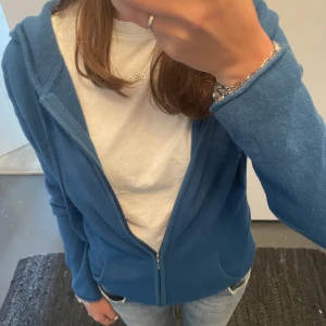 From future tröja  - Jättefin from future tröja som tyvärr inte kommer till användning. Jättebra kvalite typ som ny! 100% Kashmir. Hör av er vid frågor 💞