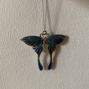 Fjärilshalsband - Ett jättefint halsband som jag köpt secondhand.