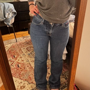 Jeans - Jeans från Tommy Hilfiger. Skriv för bättre bilder. Skulle säga att de är i storlek 27/30
