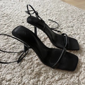 Zara klackskor  - Använda 1 gång! I mycket bra skick! Köpta för 599kr 