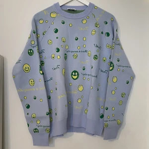 Acne Studios Jacquard Stretch Knit Sweater - Acne Studios Jacquard Stretch Knit Sweater   Sky blue  Storlek herr S  Material 58% Viscose / 40% Nylon / 2% Elastane   Ny aldrig använd 