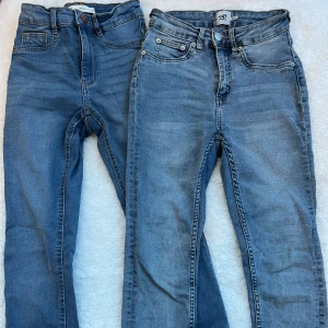 Blåa skinny jeans - Två blåa skinny jeans, ena från Ginatricot och andra från Lager 157 som jag säljer tillsammans för 300kr eller var för sig för 200kr! Erbjuder självklart rabatt vid köp av båda. Pris går att diskutera. 