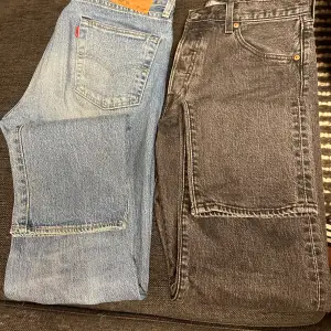 Två stycken Levi’s 501 straight jeans i storlek W 30 L 34. Båda för 1000kr och en för 600kr. Kvitton finns kvar köpt på Levi’s MOS. Bra skick. 