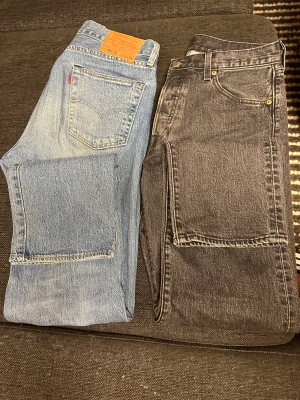 Levi’s 501 Jeans  - Två stycken Levi’s 501 straight jeans i storlek W 30 L 34. Båda för 1000kr och en för 600kr. Kvitton finns kvar köpt på Levi’s MOS. Bra skick. 