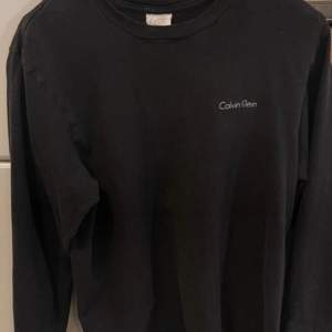 Säljer denna Calvin Klein tröja BILLIGT🔥 skick 9/10 och pris kan även diskuteras👊