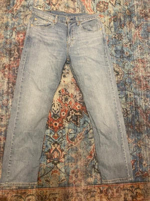 Levis 502 jeans - Säljer mina blåa Levis jeans då dom inte passar längre. 9/10 skick hör av er vi frågor nypris 1300