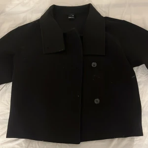 Svart kappa - Mycket vacker svart kort kappa 🖤