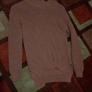 Stickade tröja - En  stickade tröja, kommer inte till användning. Skriv gärna om du har frågor eller vill diskutera priset 