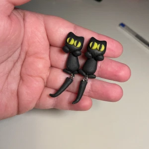 Coola örhängen med katter - Coola örhängen med katter