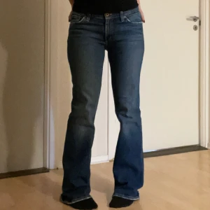 Lågmidjade jeans  - Snygga lågmidjade Big star jeans i bootcut model 💖 Jag säljer fler liknande jeans, kolla gärna in min profil 🪩🤟🏼