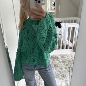 Stickad tröja  - Stickad tröja från zara. Super fint skick. Säljer för 200