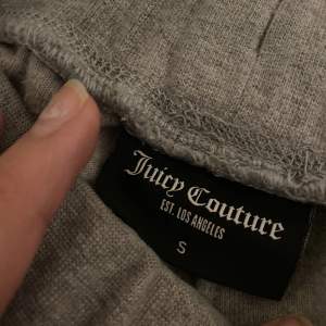 Ett par gråa juicy couture byxor, Använder inte längre, 
