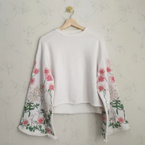 Broderad tröja - Fler bilder och beskrivning kommer upp inom kort