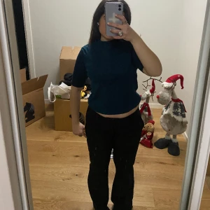 kortärmad tröja - en jättefin tröja med lite längre ärmar, jättefin och trendig, skriv för frågor🫶