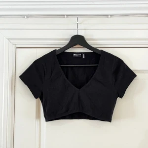 Asos topp - Svart topp från Asos, storlek 38