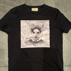 Limitato T-shirt - Tjena! Säljer denna snygga limitato t-shirten i stl s. Bra skick. Minsta fundering är det bara att skriva