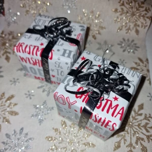 Julklappar - Super fina och söta julklappar, innehåll är hudvårds produkter (ett set). Bild på innehåll kan fås vid intresse🥰🧑‍🎄 Värde ca 274kr