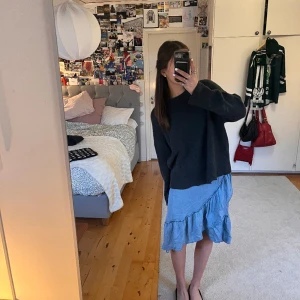 Volangkjol - Volangkjol i jeansliknande tyg