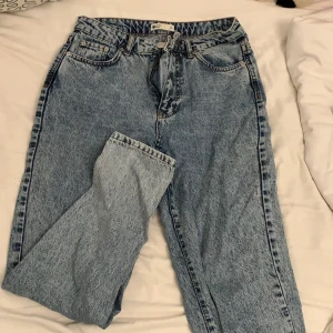 Gina tricot jeans  - I storlek 36, fråga frågor vid intresse🌸