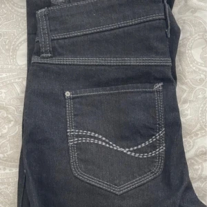 MAC jeans - Köpt secondhand, jättebra skick och kvalitet💕säljer då dom inte kommer till användning💕