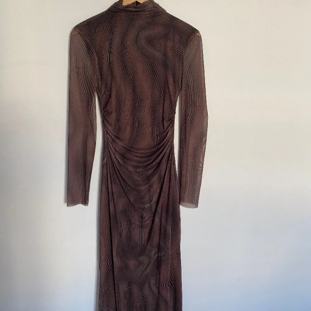 Brown mesh dress. Size M. Only worn once. . Klänningar.