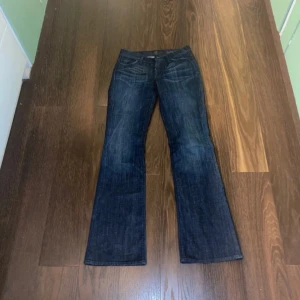Lowwaist jeans - 7 for all mankind jeans, storlek 26, pris kan sänkas vid snabb affär, säljer även på vinted 