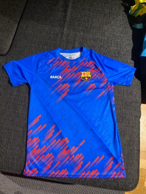 Barcelona tröja - Köpte den i somras när jag var i barcelona, bra kvalitet. PRIS KAN DISKUTERAS!