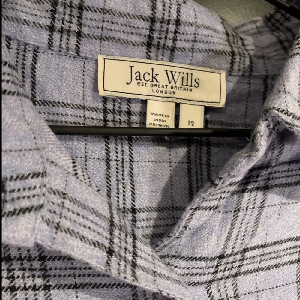 Snygg oversize ljusblå flanellskjorta från Jack Wills i storlek L, mycket fint skick. Skjortor.