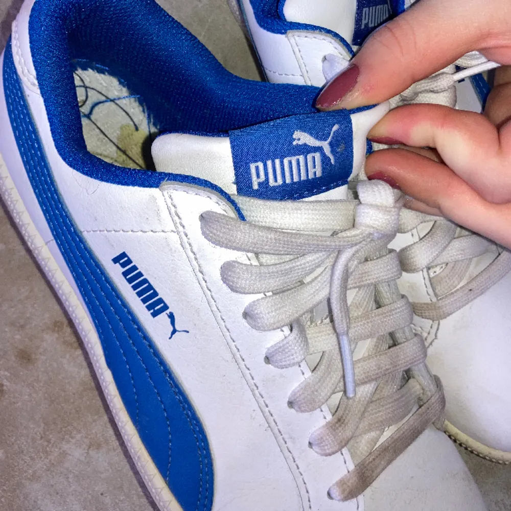 Supersnygga skor från Puma som inte kommer till användning! Sulan är borttagen och de är lite smutsiga från användning men i perfekt skick förutom det! Pris kan diskuteras❤️. Skor.