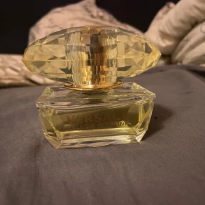 Versace parfym - Versace yellow diamond parfym i 50ml, nästan helt full💛 orginal pris  ca 850kr