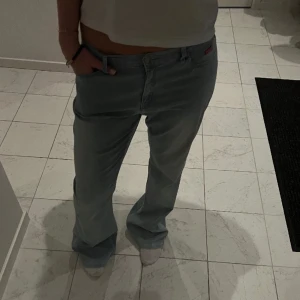 Jeans - Vintage low waist bootcut jeans i ljusblå färg🙌🏼