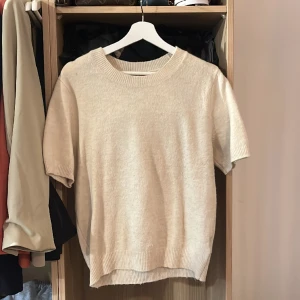 Stickad t-shirt - Fin stickad tshirt från h&m används inte längre