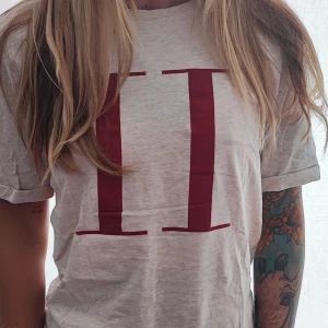 Les Deux tshirt - Bra skick. Bomull.