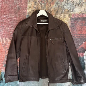 Skinnjacka - Skinnjacka passar Xs-S-M beroende på vilken passform man gillar 