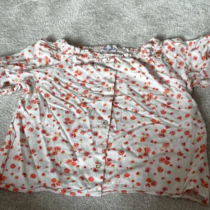 Blommig off-shouldee top❤️ - Blommig zara topp passar 134-160 cm❤️