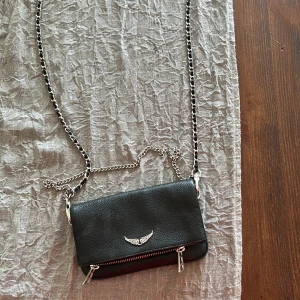 Zadig väska  - Säljer min lilla Zadig väska, nypris 2250kr, bra skick💕