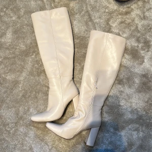 Boots  - Beiga boots med klack från na-kd