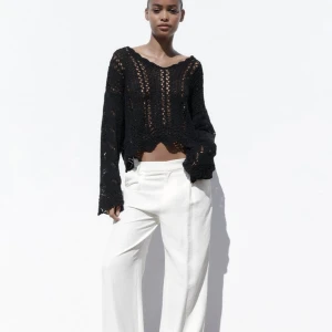 Tröja - Snygg stickad tröja från zara! Väldigt trendig och passar till allt! Helt oanvänd! Nypris 400kr, mitt pris 200 + frakt! Skriv privat för fler bilder! 