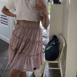 somrig volangkjol💞 - Strl S, använt fåtal ggr💕